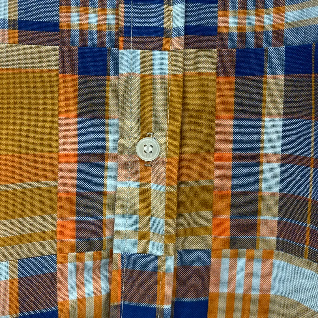 P280 Ralph Lauren/Ralph Lauren cotton plaid shirt is made of 100% pure cotton. The cotton fiber is naturally mild and non-irritating to the skin. It is suitable for people of all skin types. The high-density weaving method gives the fabric a crisp texture and is not easy to deform and pill. It can still maintain a neat shape after multiple washings. It is durable and has a loose fit. The upper body is three-dimensional and the lines are smooth and natural. From the shoulder line to the waist line and then to the hem, the line transition is smooth. There are no unnecessary folds or accumulations. The overall shape is neat and stretched. Size: S M L XL